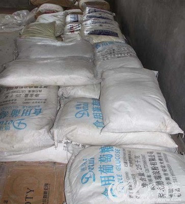 食品制假售假黑窩點3種原料造出30種產品 包裝材料